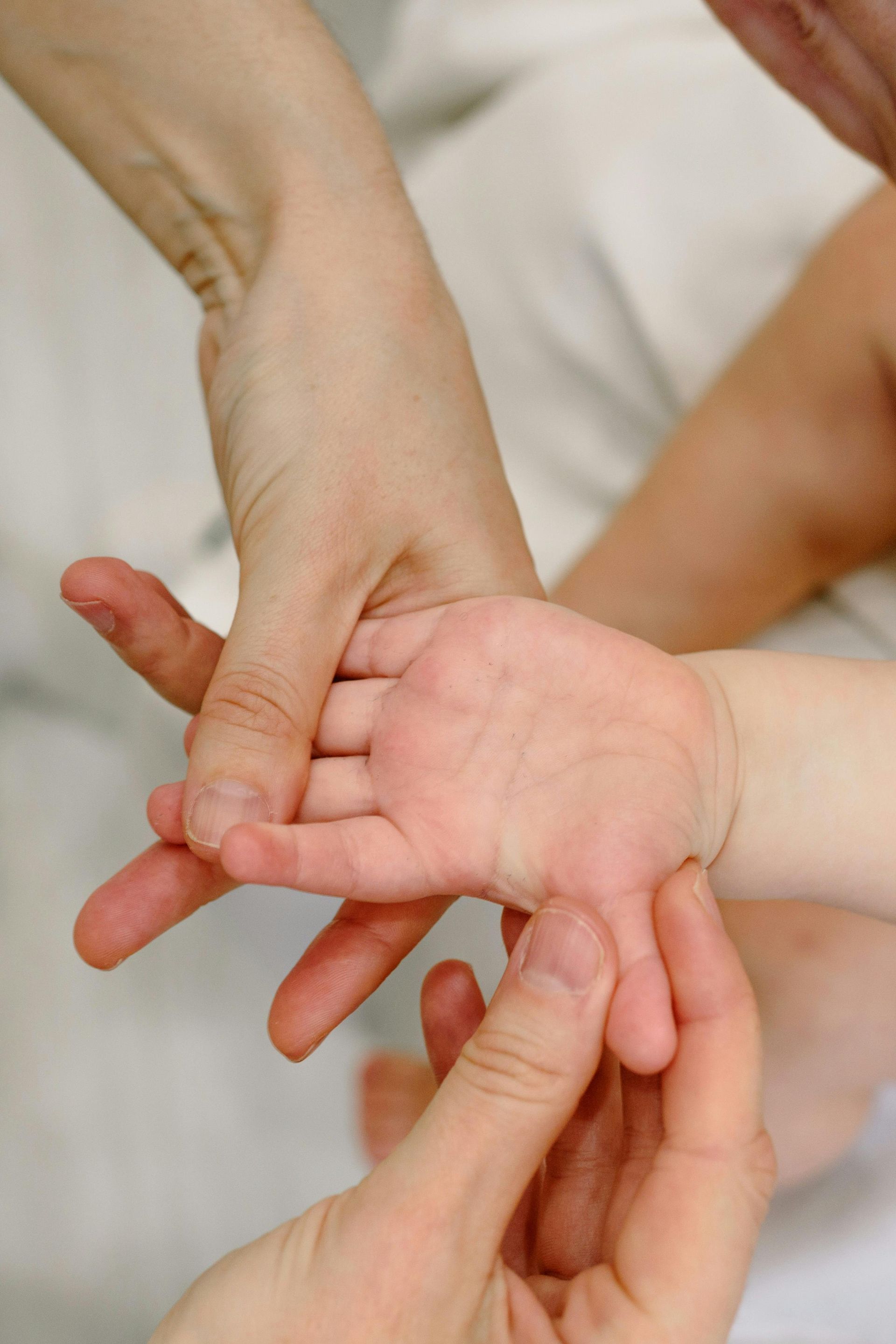 massage de la main d'un bébé
massage bébé; Massage dos, massage détente, massage tonique, massage bien être, massage sur mesure, massage relaxant, massage visage colmar, ribeauvillé, horbourg wihr, wintzenheim