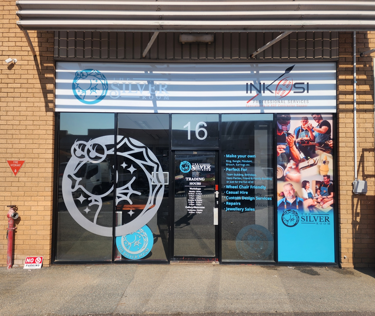 The front of a building with the number 16 on it