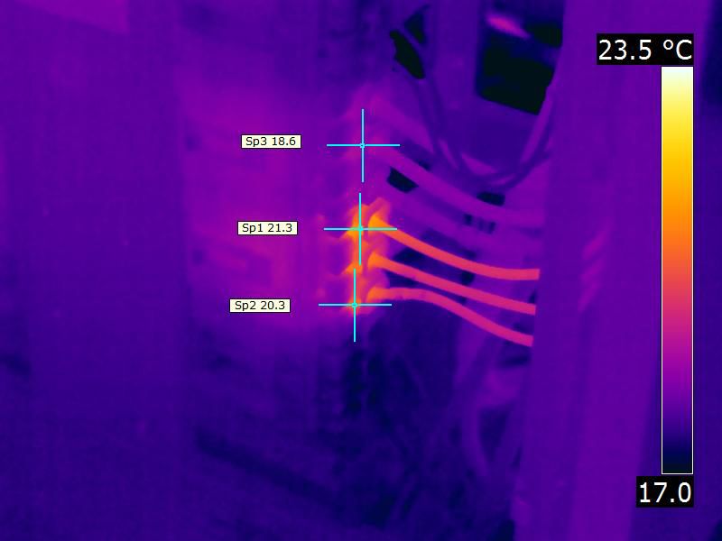 Una imagen térmica muestra una temperatura de 23,5 grados centígrados.