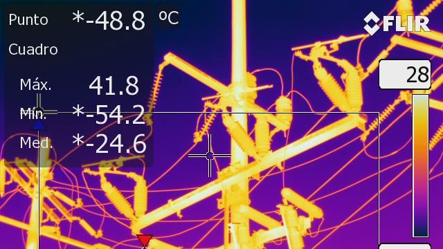 Una imagen térmica de un edificio con una temperatura de 48,8 grados centígrados.