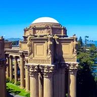 A large building with columns and a dome on top of it.
