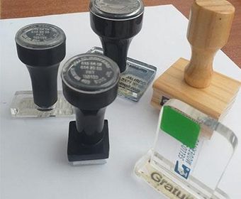 SELLOS MODERNOS DE GOMA - Con base en acrílico (En el tamaño que requieran, desde 1 x 1 cm hasta 29 x 20 cms)