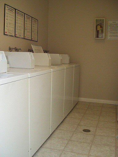 Alcantara Apartment Homes laundry