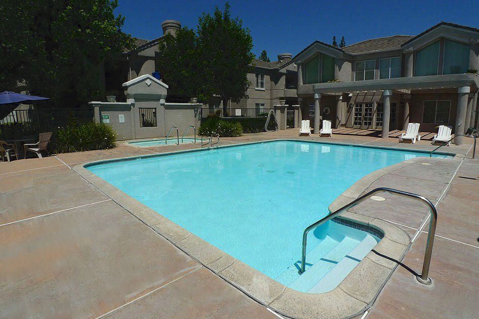 Alcantara Apartment Homes pool