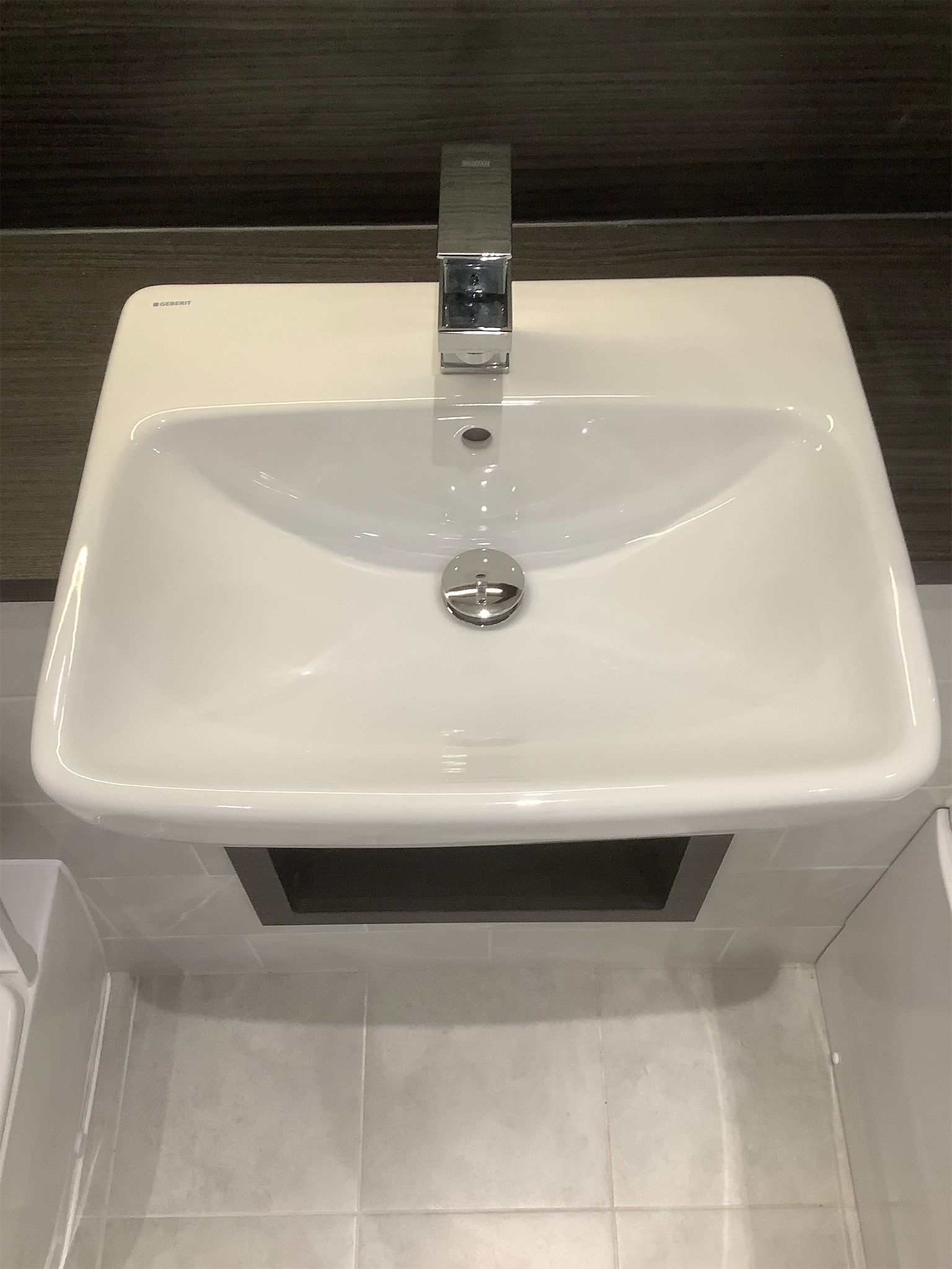 Bathroom sink condition recorded at check-in inventory