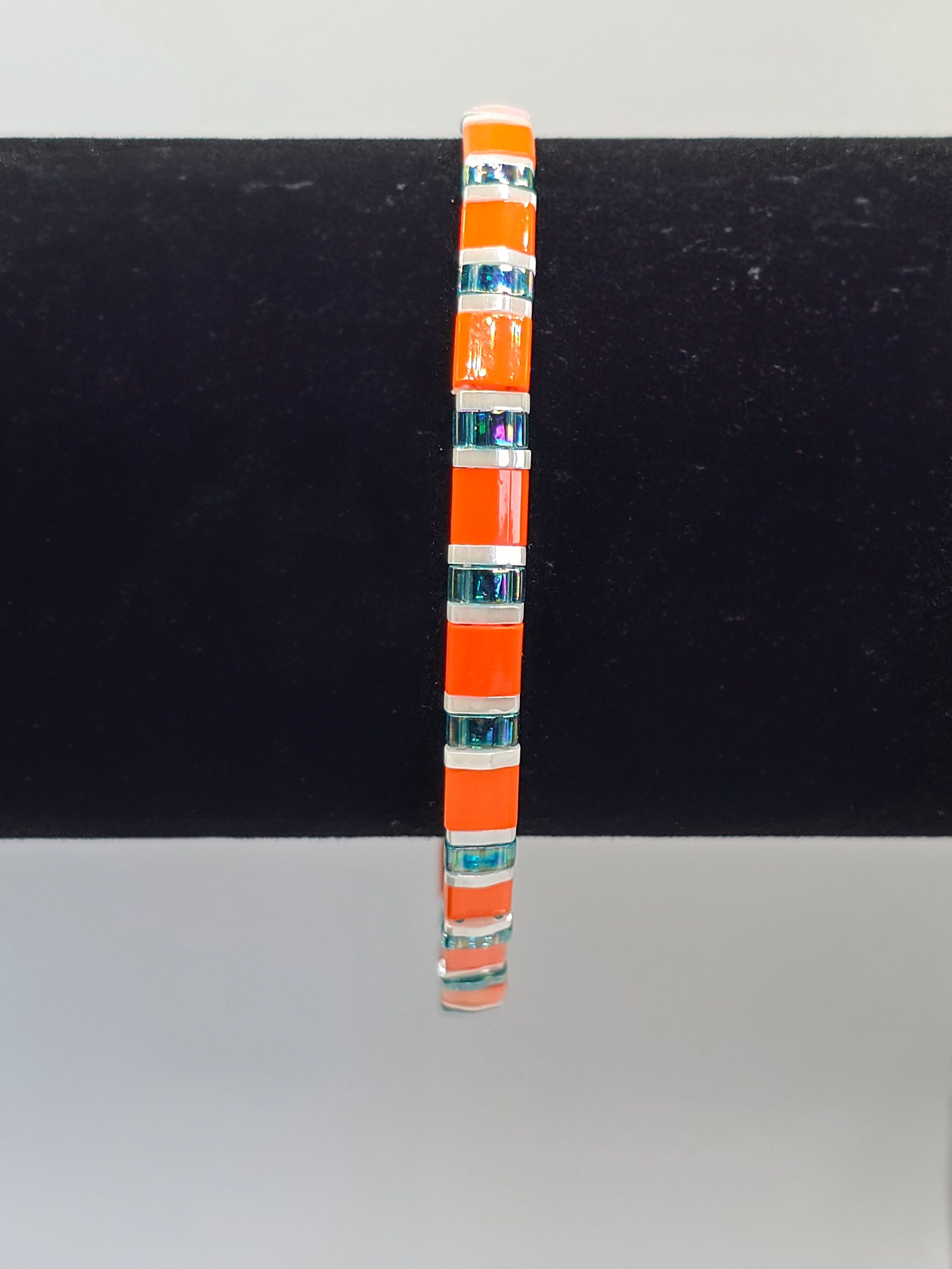 oranje wit, wit en blauwe armband