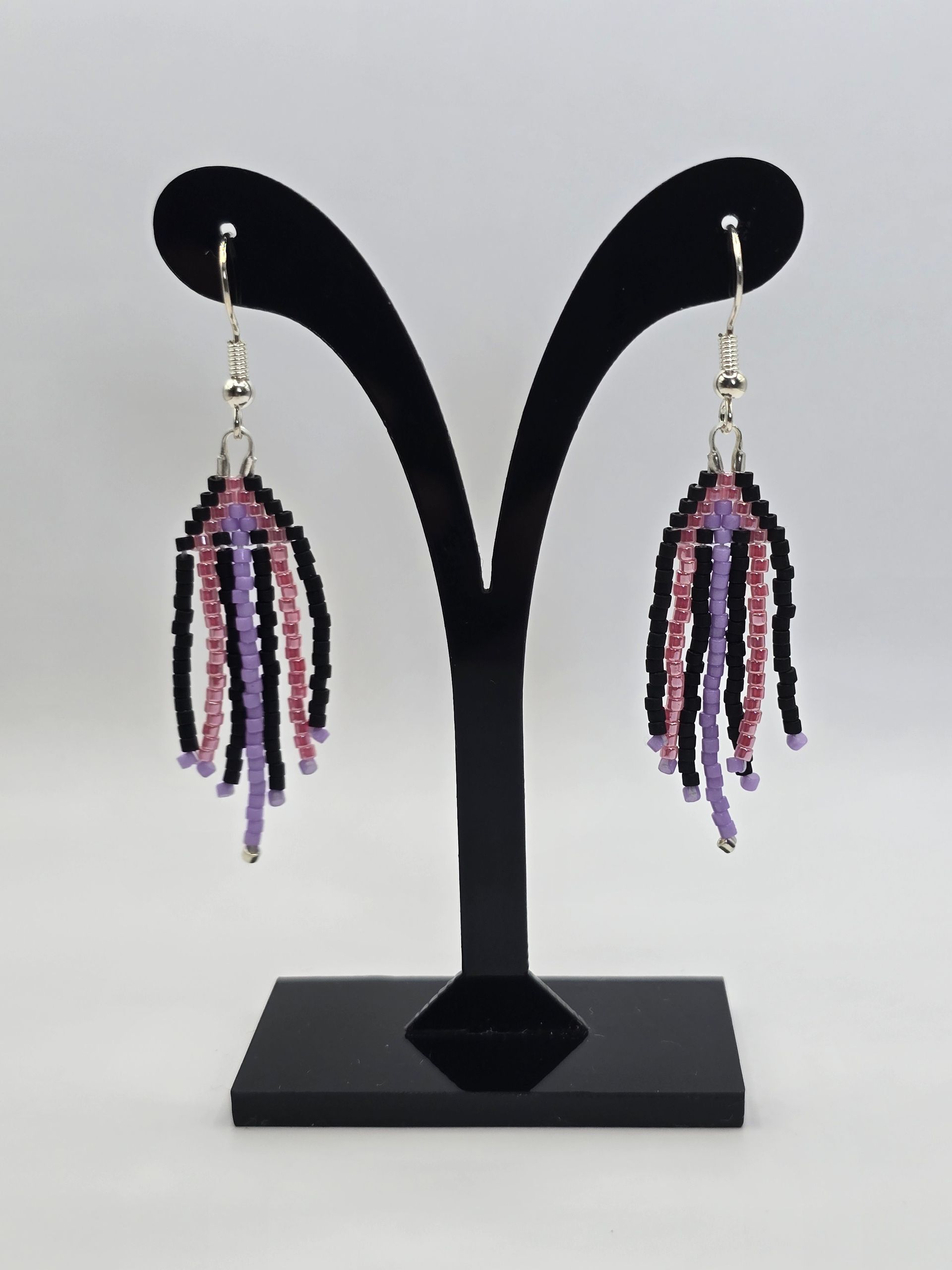 zwart met roze en paarse fringe oorbellen