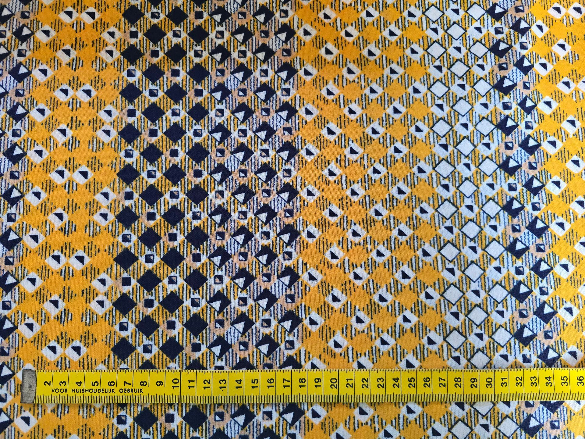 Trevira 2000 geel met blauw geometrisch