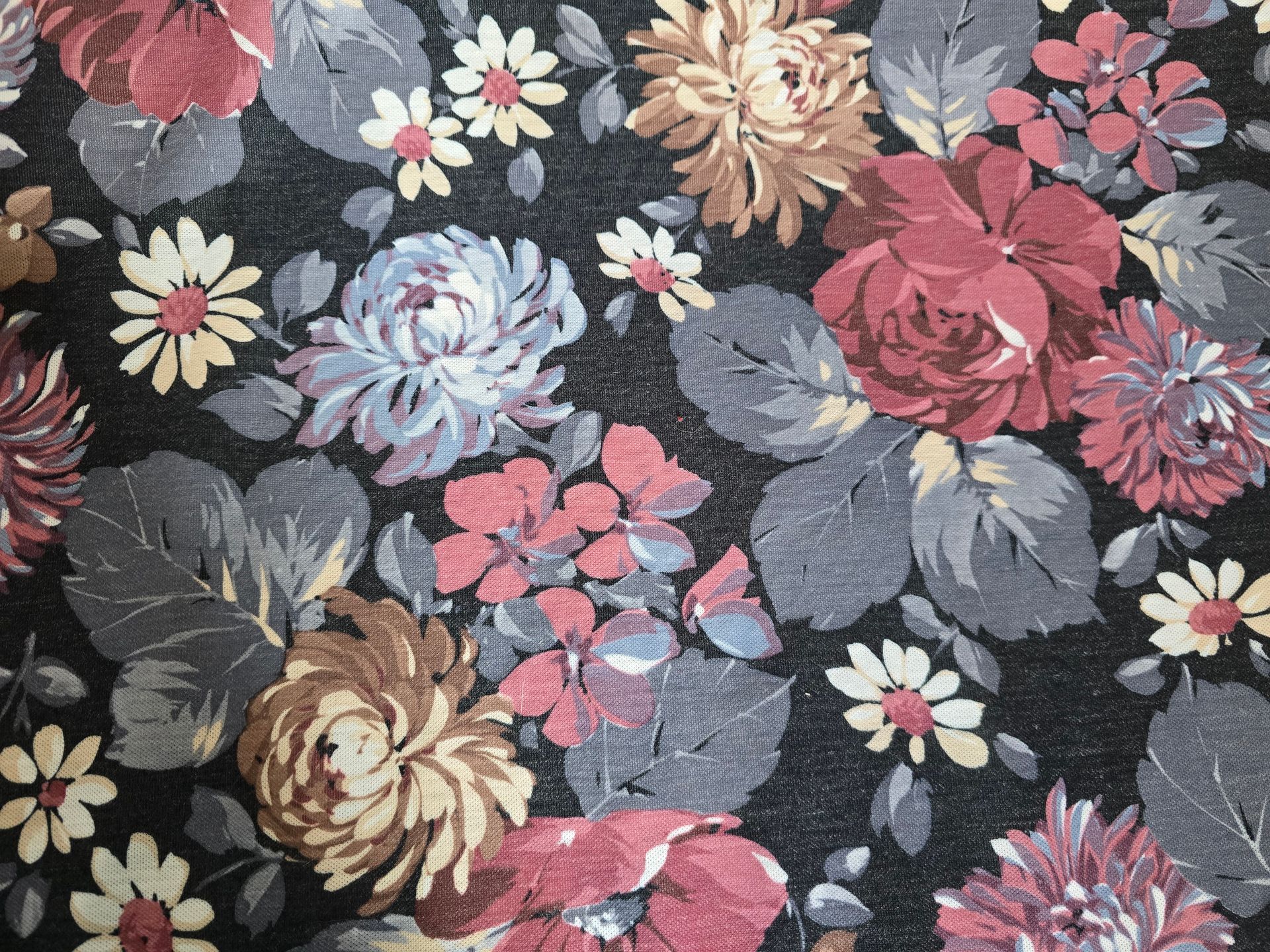 Trevira 2000 grijs met roze en blauwe bloemen