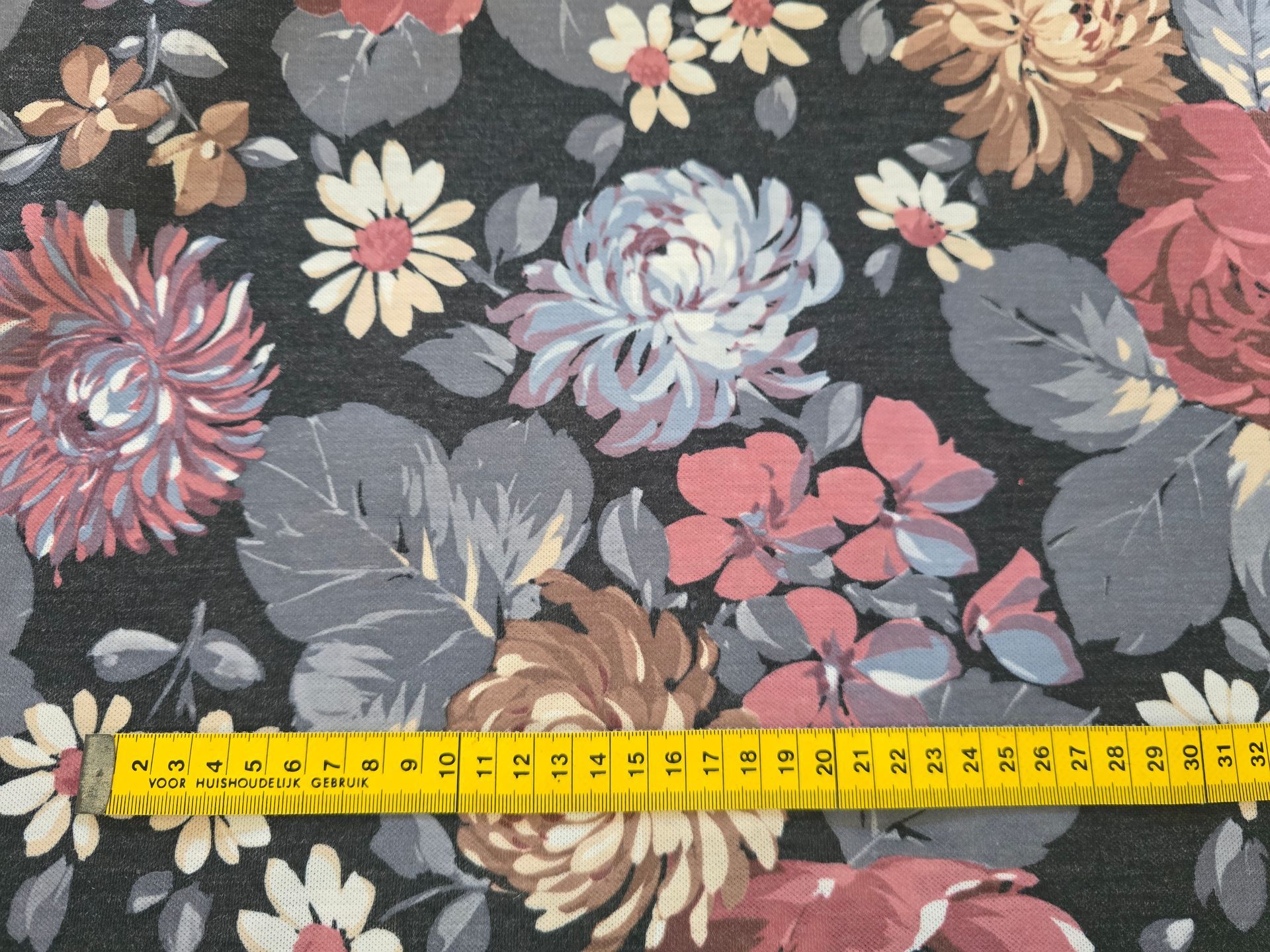 Trevira 2000 grijs met roze en blauwe bloemen