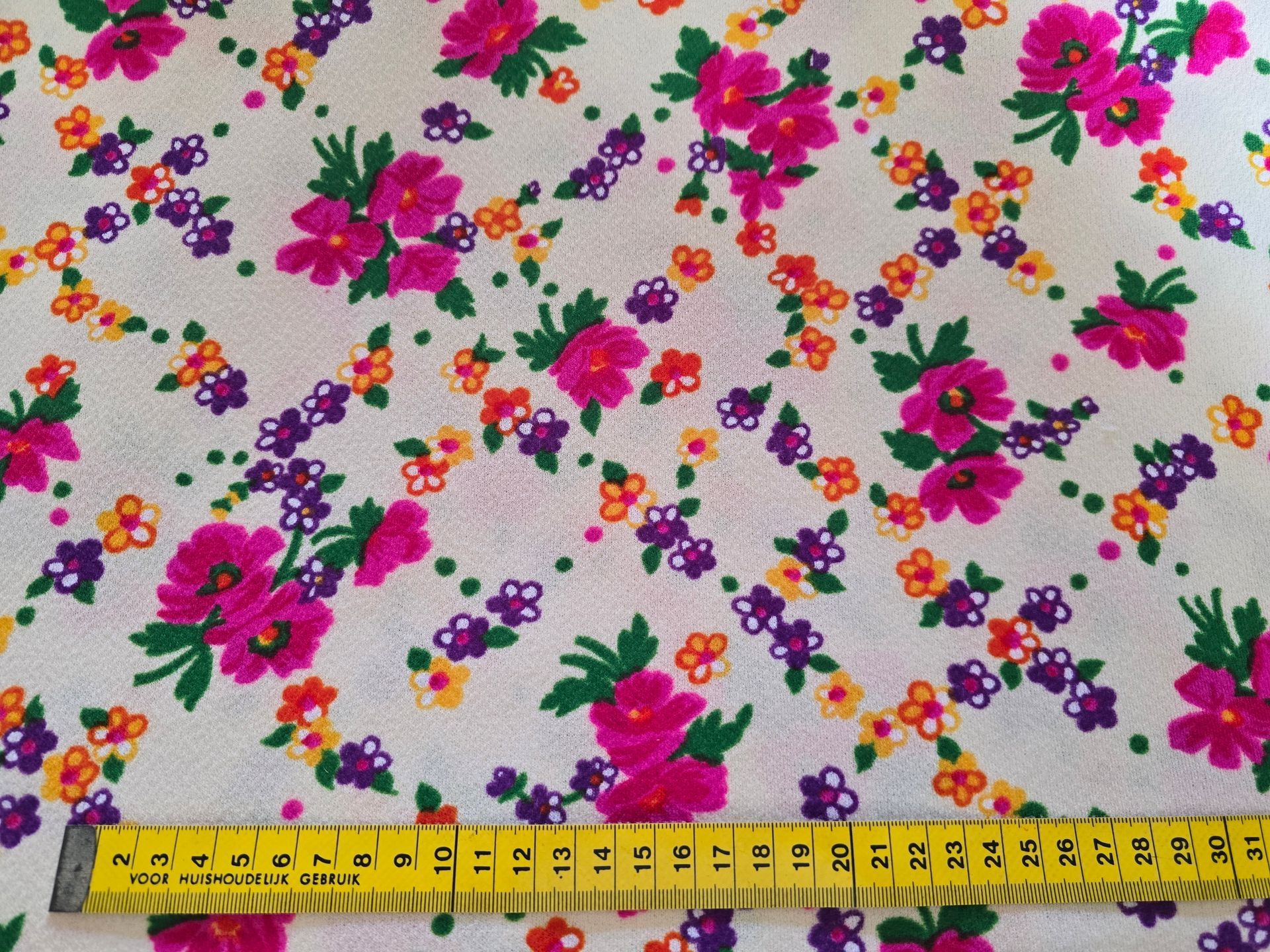 Trevira 2000 wit met roze bloemen