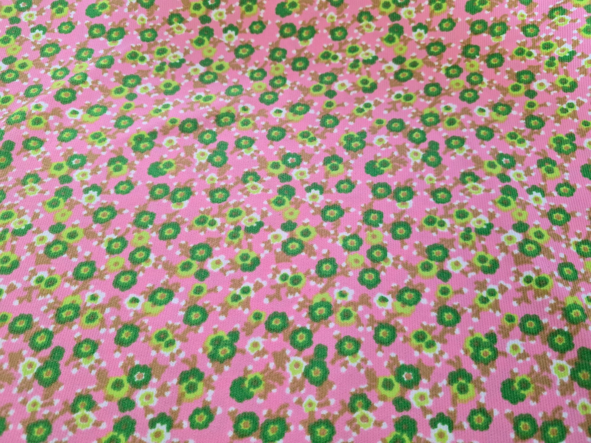 Trevira 2000 roze met groene bloemetjes