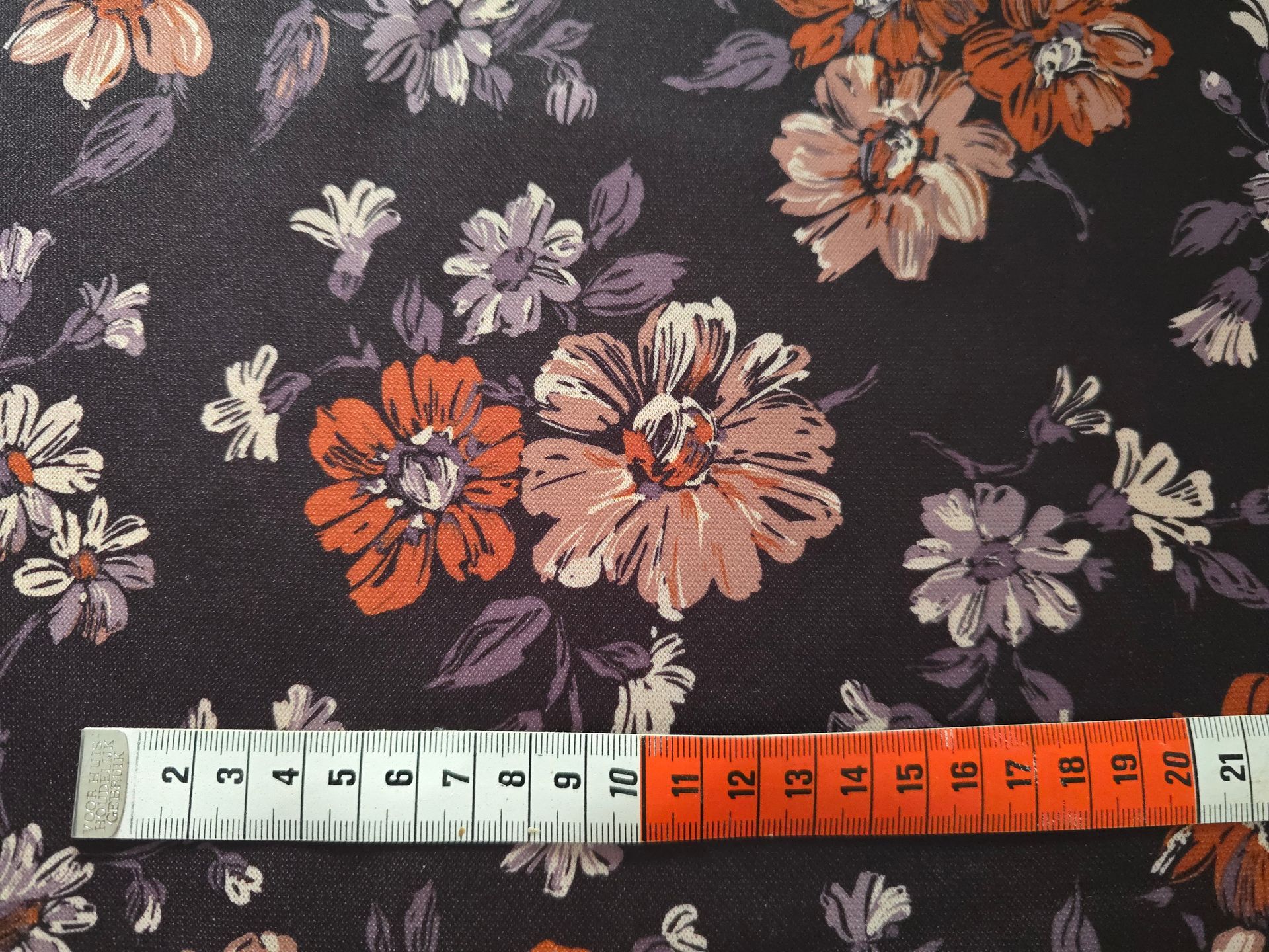 Trevira 2000 donkergrijs met oranje bloemen