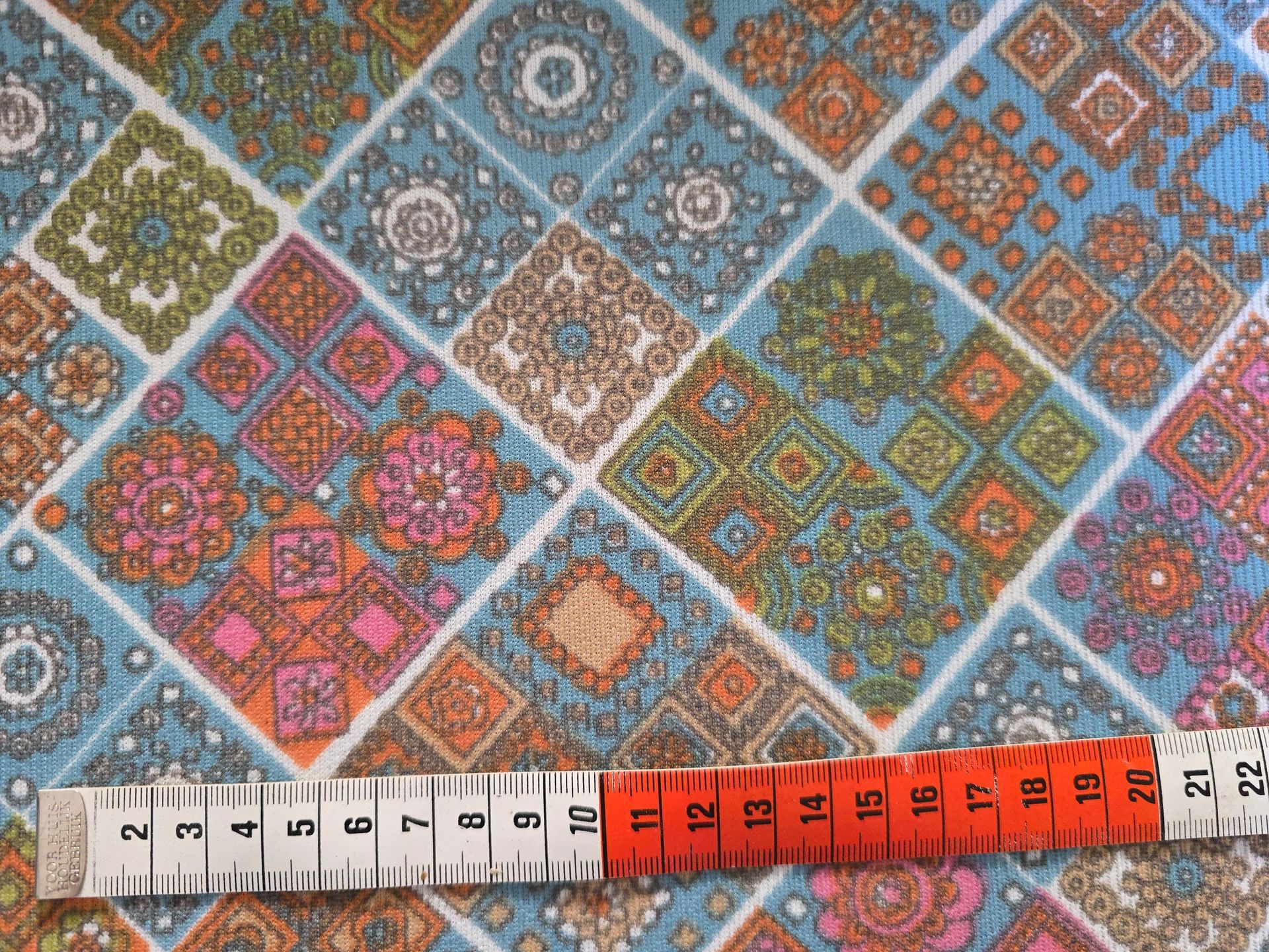 Trevira 2000 blauw met ruitjes en bloemetjes