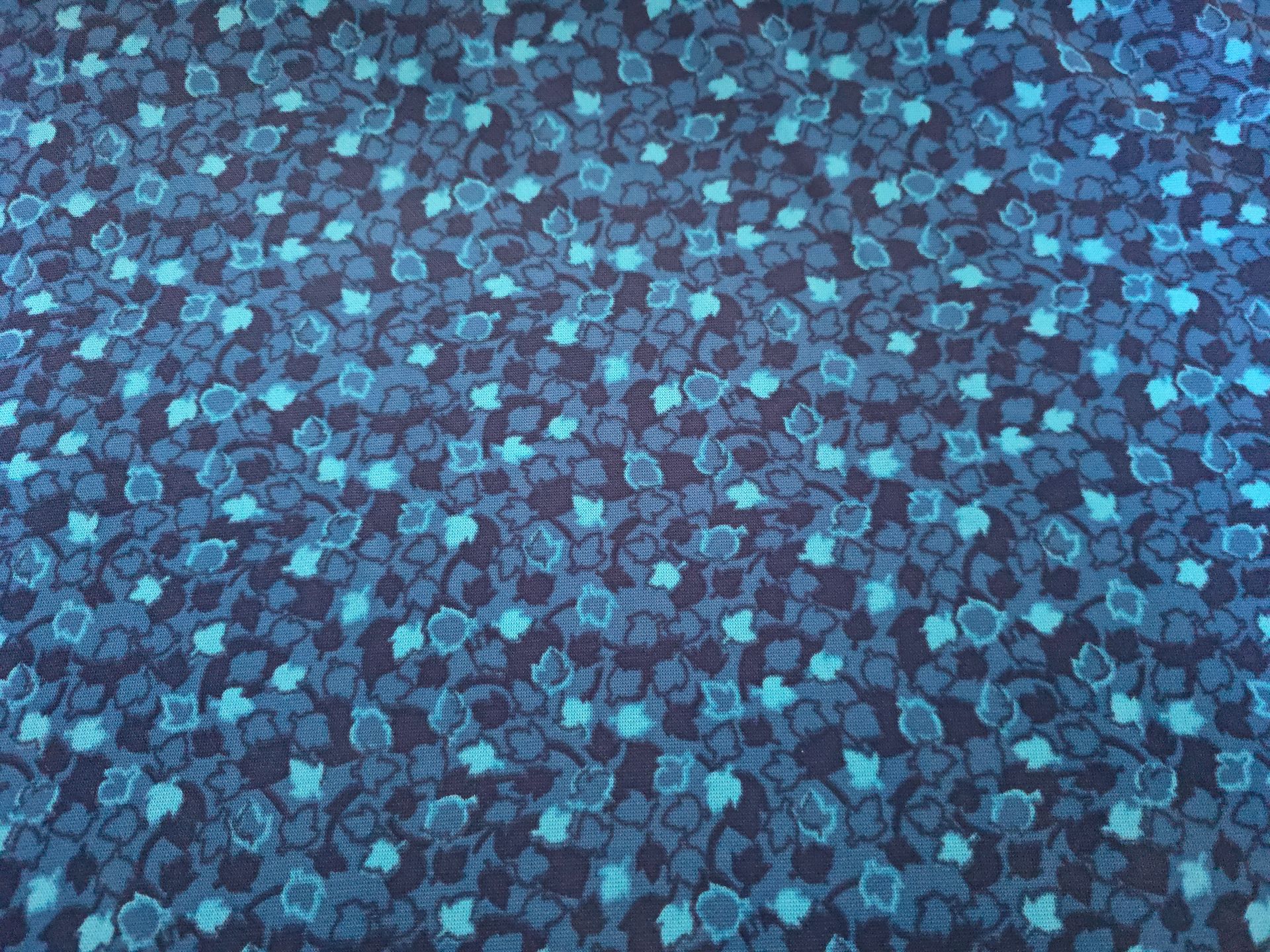 Trevira 2000 Blauw met kleine blaadjes