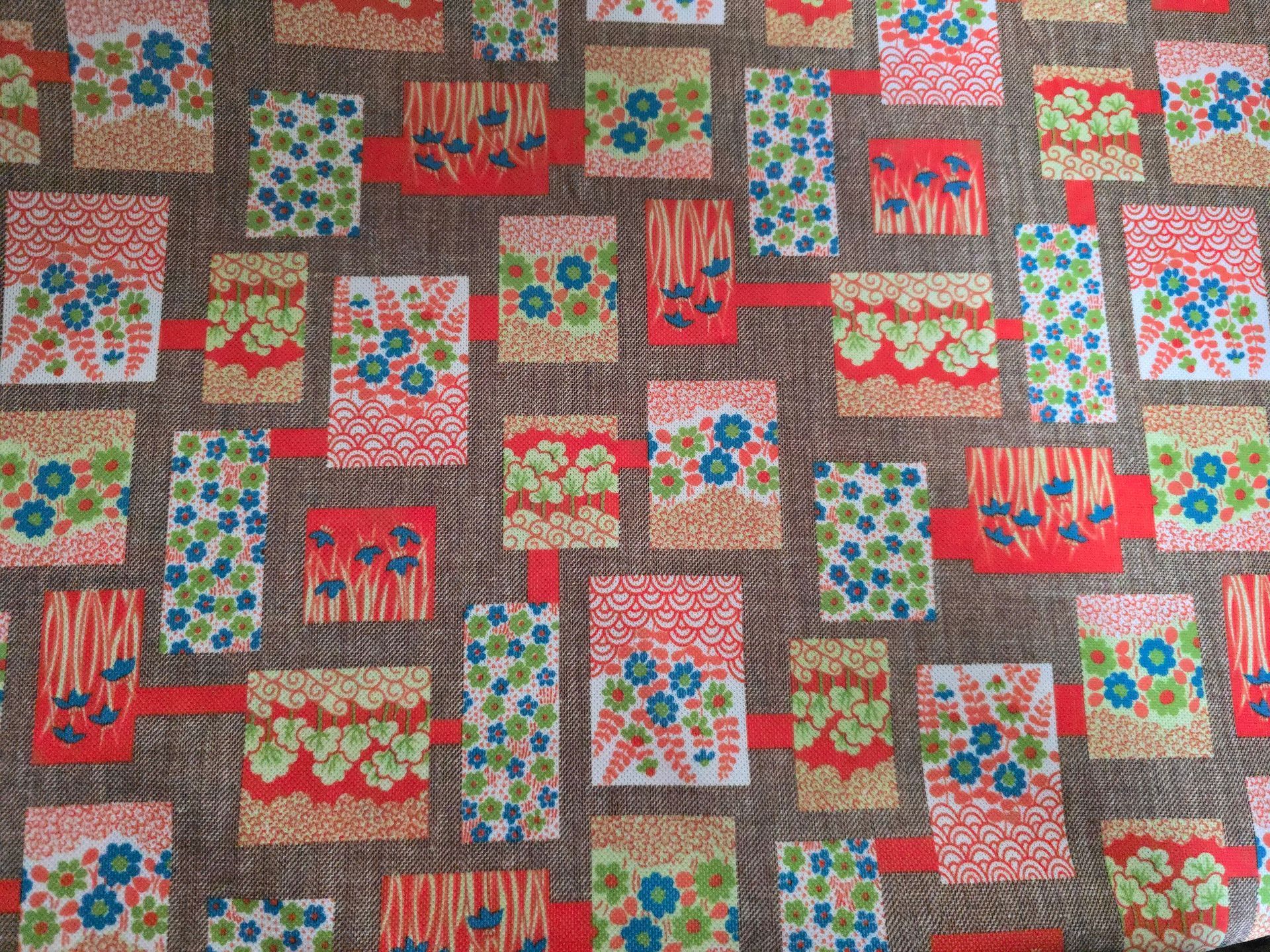 Trevira 2000 bruin met bloemetjes patches