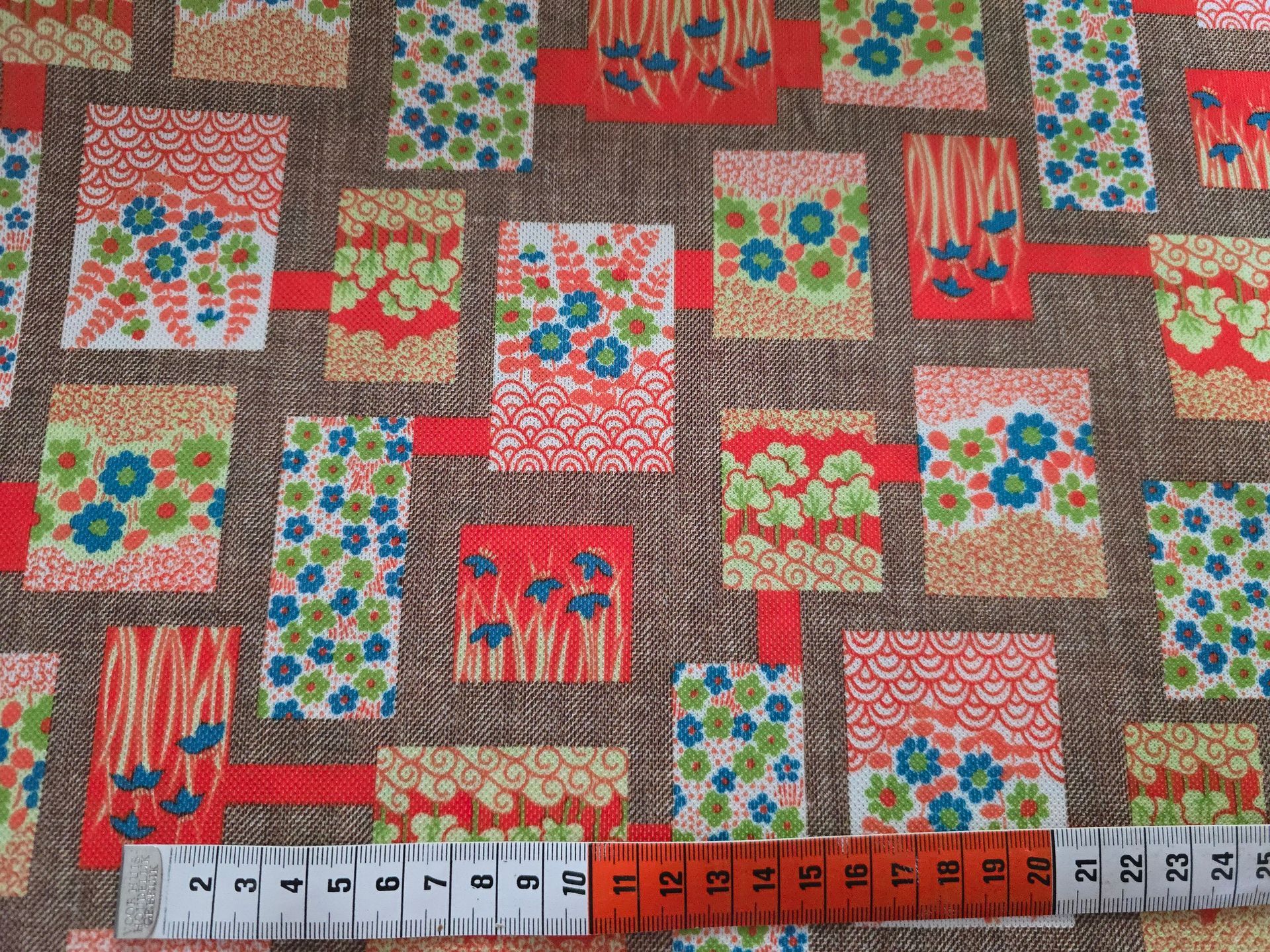 Trevira 2000 bruin met bloemetjes patches