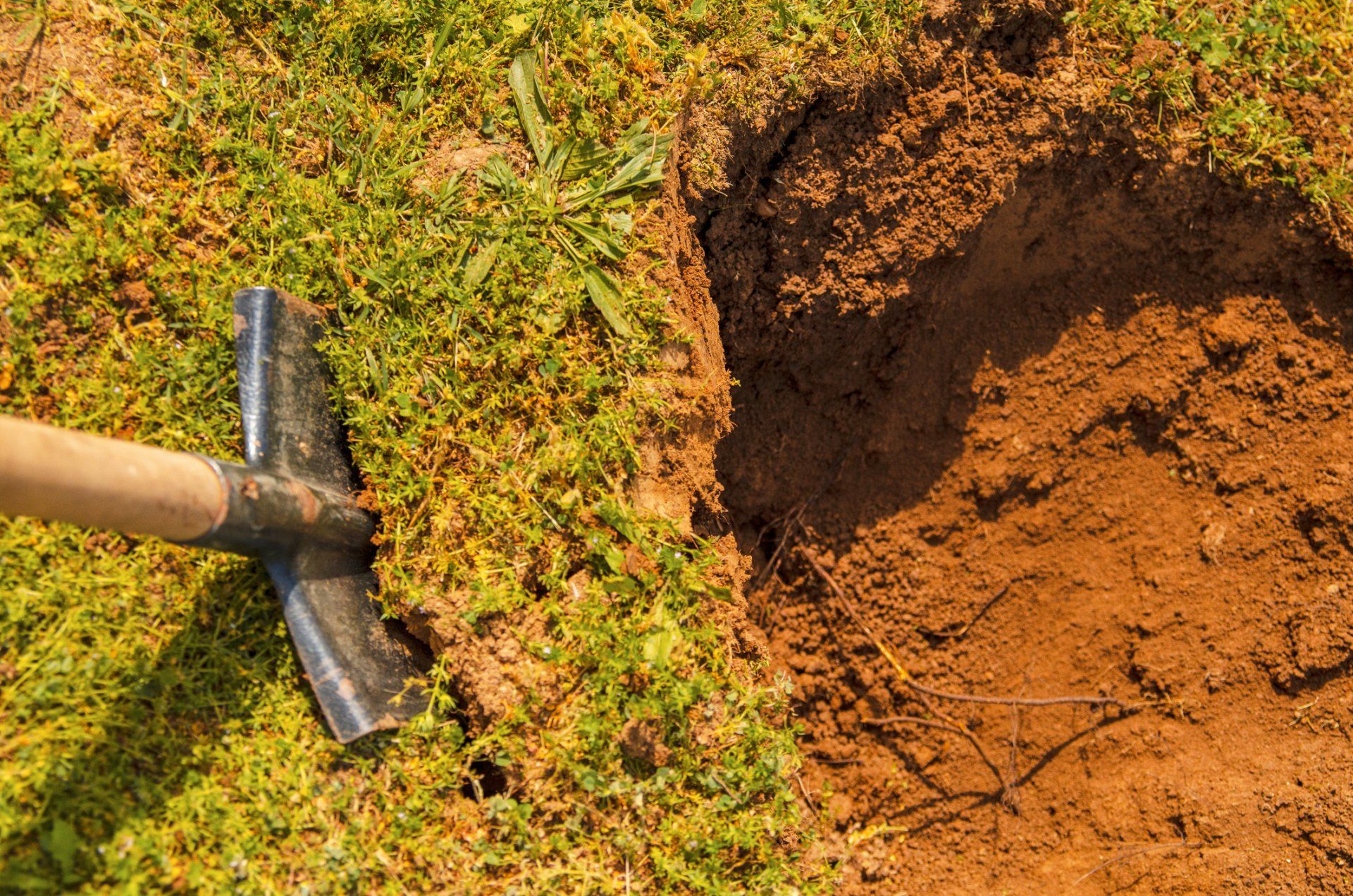Digging Soil | Woodruff, SC | Dr. Flush Inc. Digging Soil | Woodruff, SC | Dr. Flush Inc.