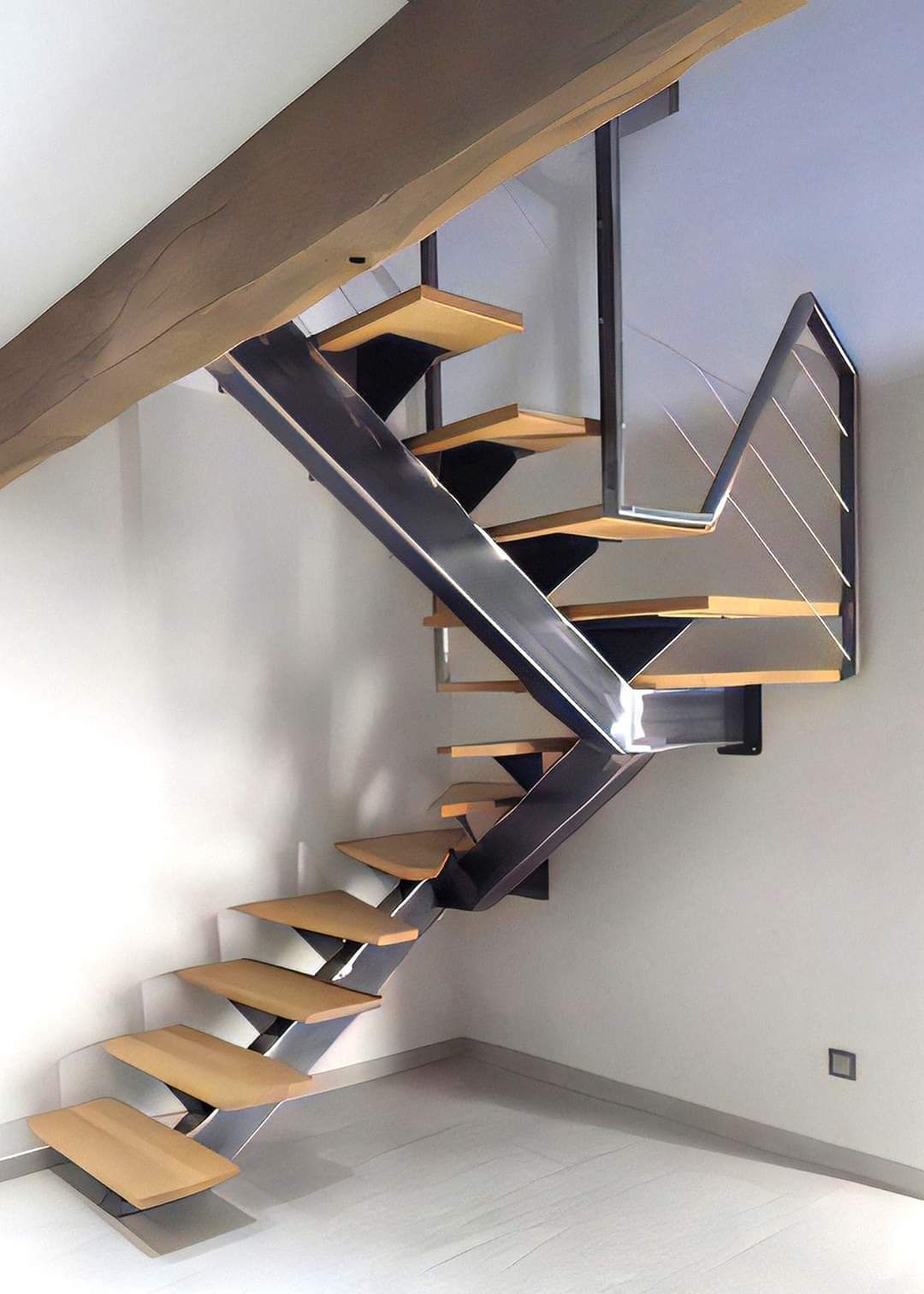 Scala moderna sospesa con gradini in legno, supporti in metallo nero e ringhiera in un ambiente interno bianco.