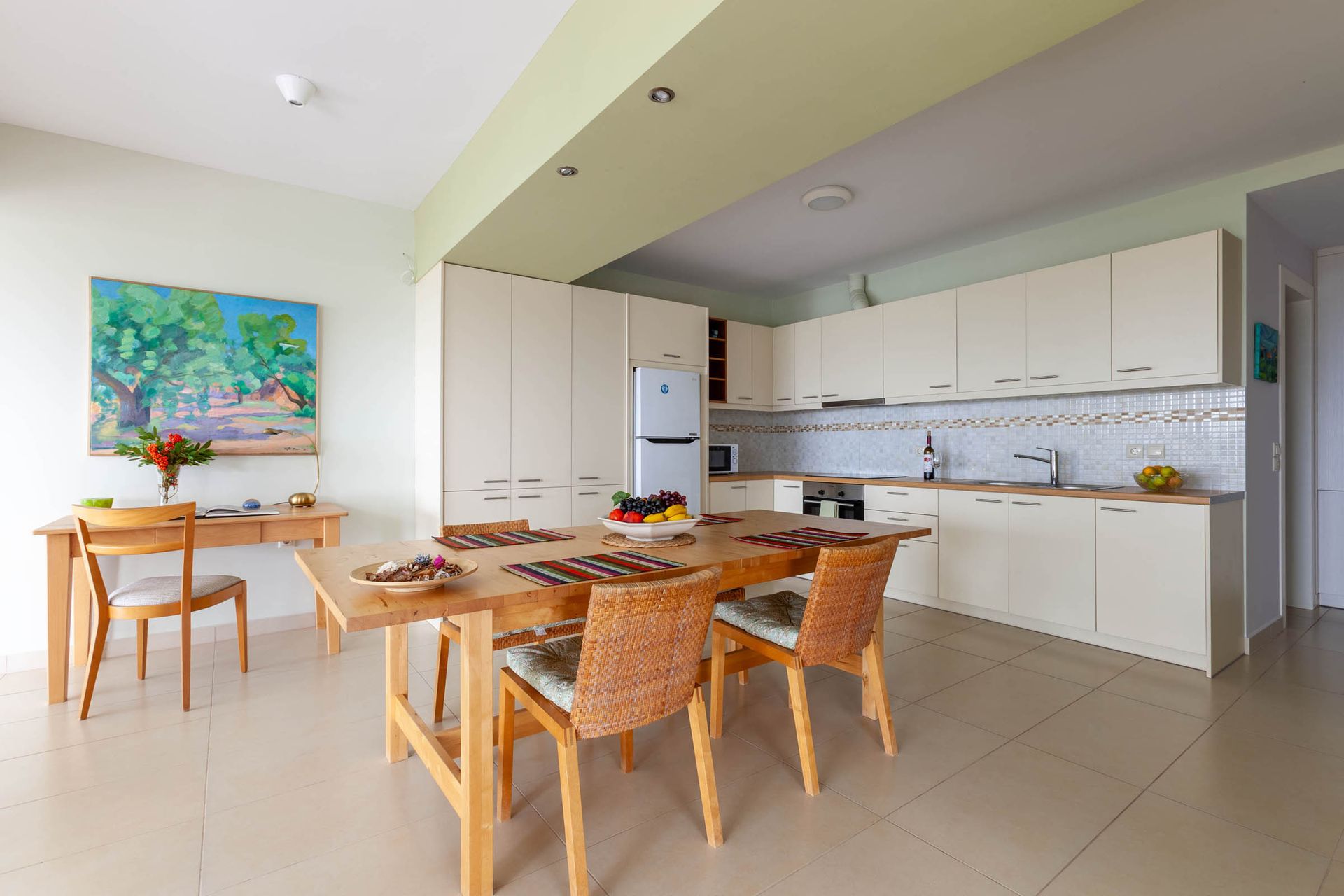 Open-plan kitchen and dining area in a villa
