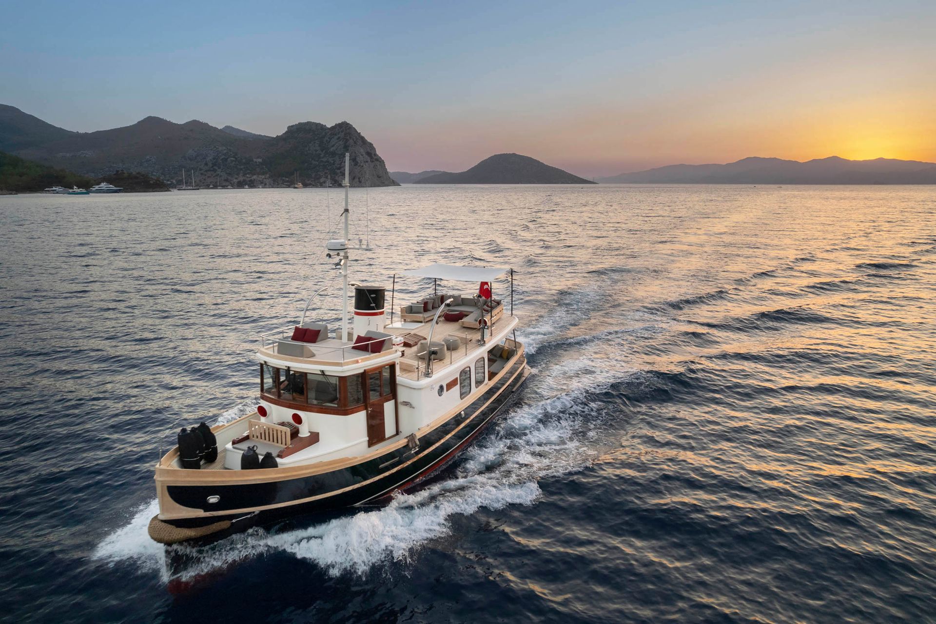 Motor yacht Leyola photographed from above