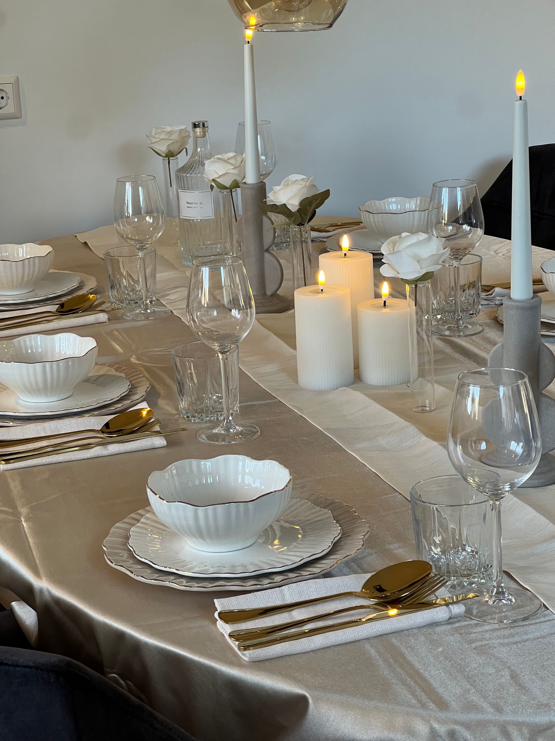 White & Gold diner