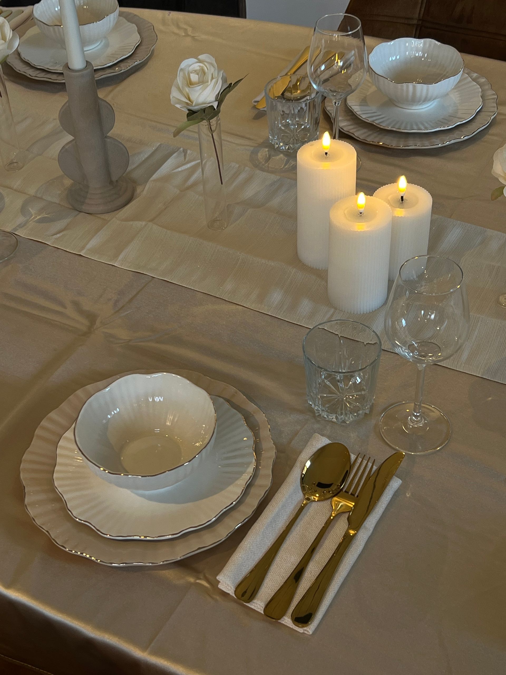 White & Gold diner