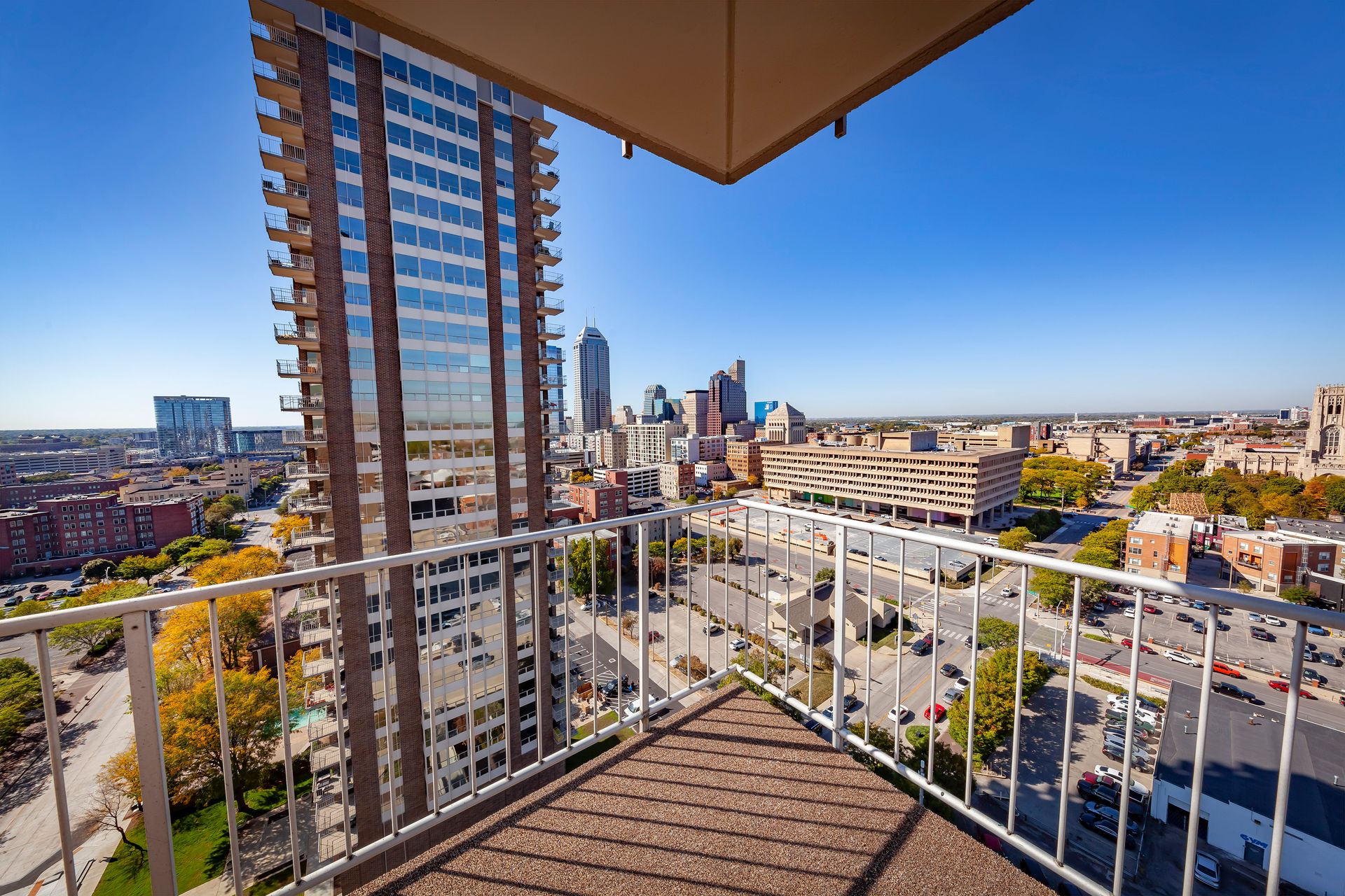 Riley Towers Spacious Apartments in Indianapolis, IN