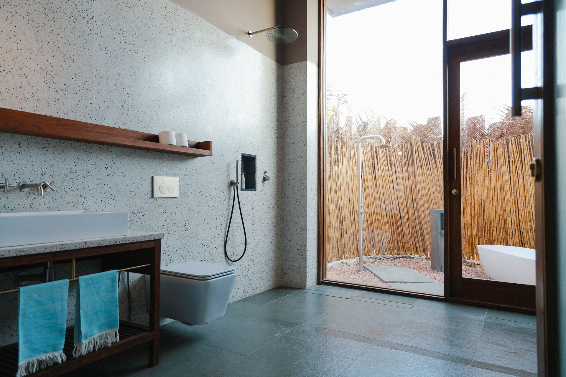 asma full bathroom view