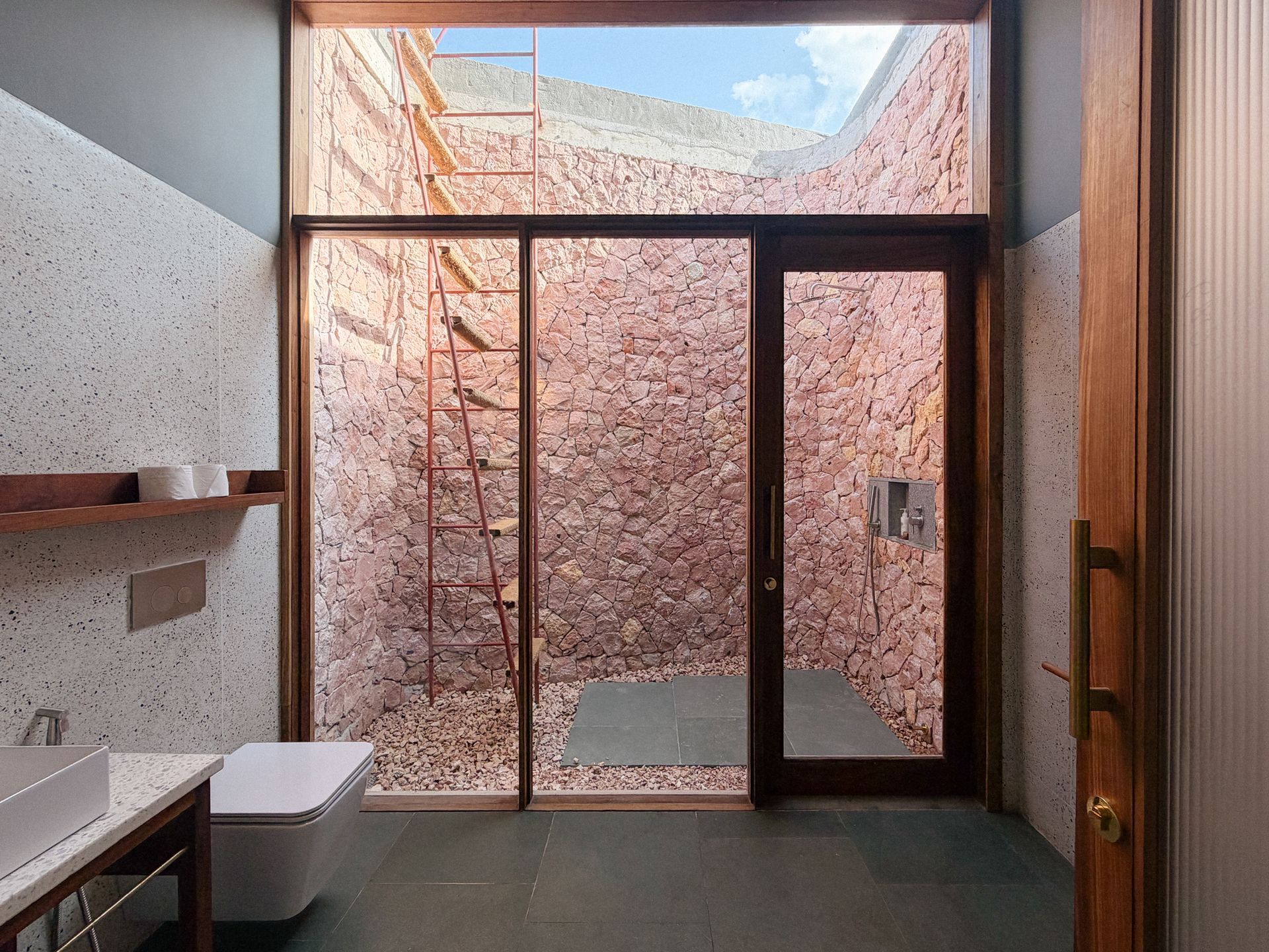 Joni first floor seaview and bathtub