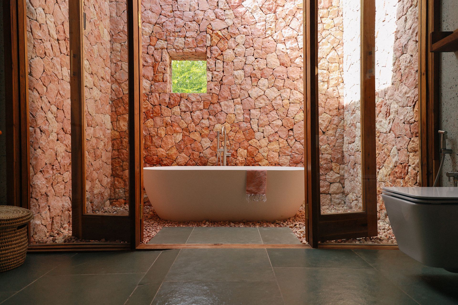luxury bathtub and bathroom
