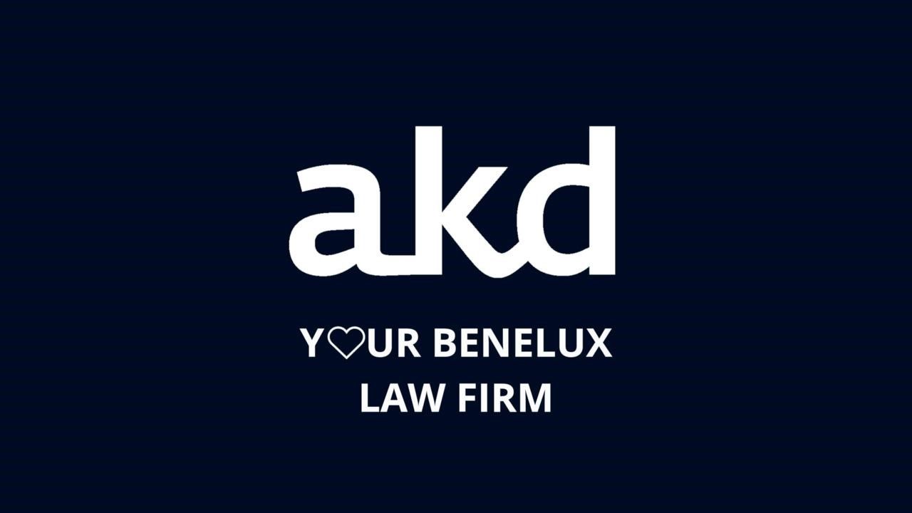 Logo van advocatenkantoor AKD: witte letters 