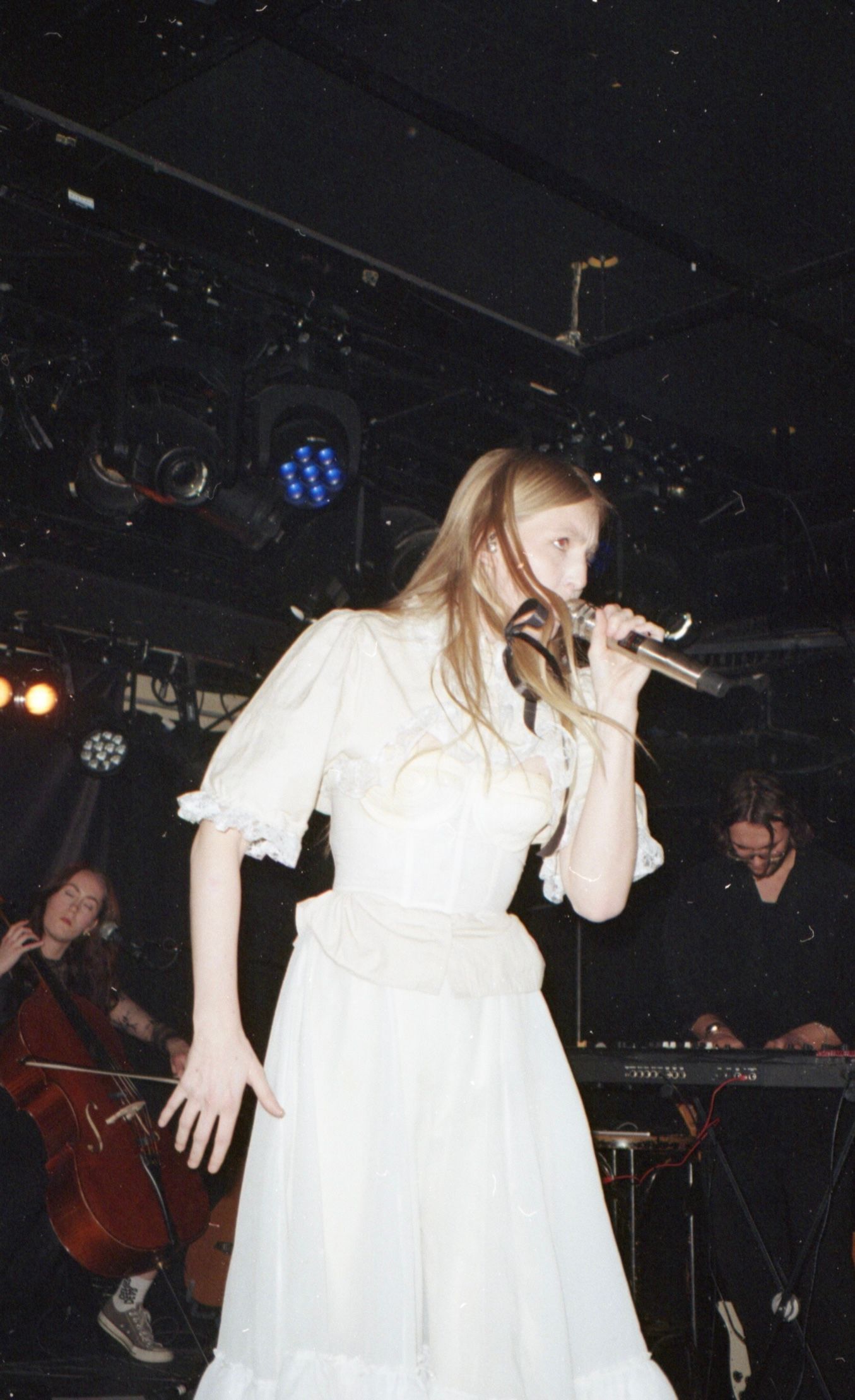 Vaarin norwegain folk pop artist live at John Dee
