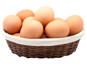 Cesto di uova marroni su sfondo bianco