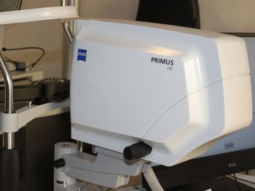 un dispositivo bianco con la parola primus sopra
