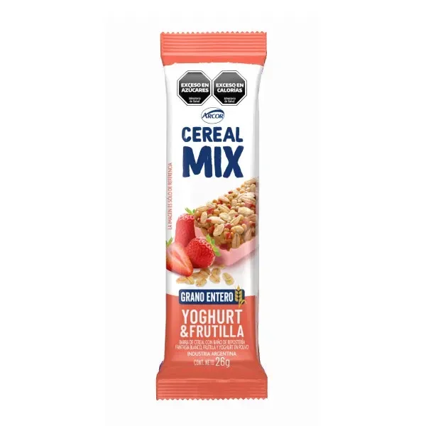 Barra de cereales envuelta en color coral, con fresas y granola visibles. Etiquetas: 