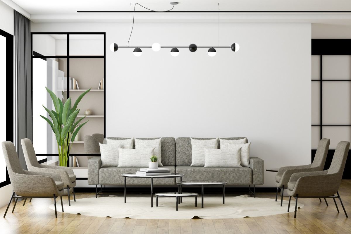 sala-compacta Uma sala de estar com sofá, cadeiras e mesa.