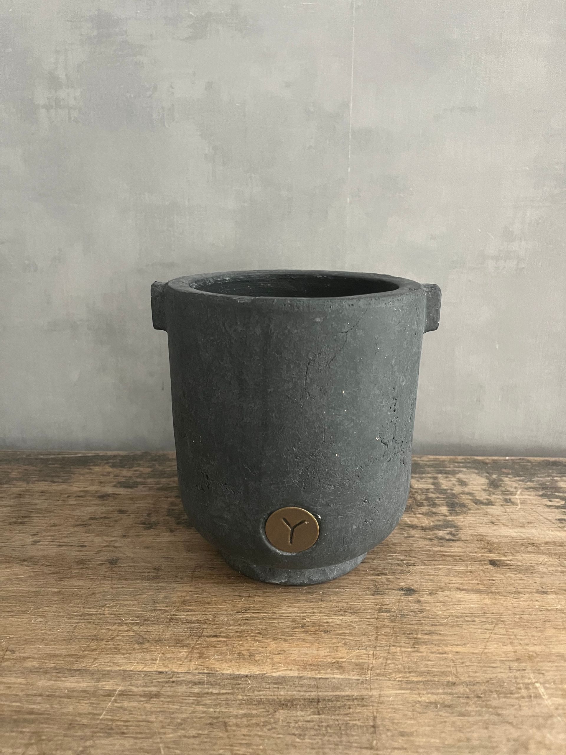 Brynxz pot (18 cm) donkergrijs