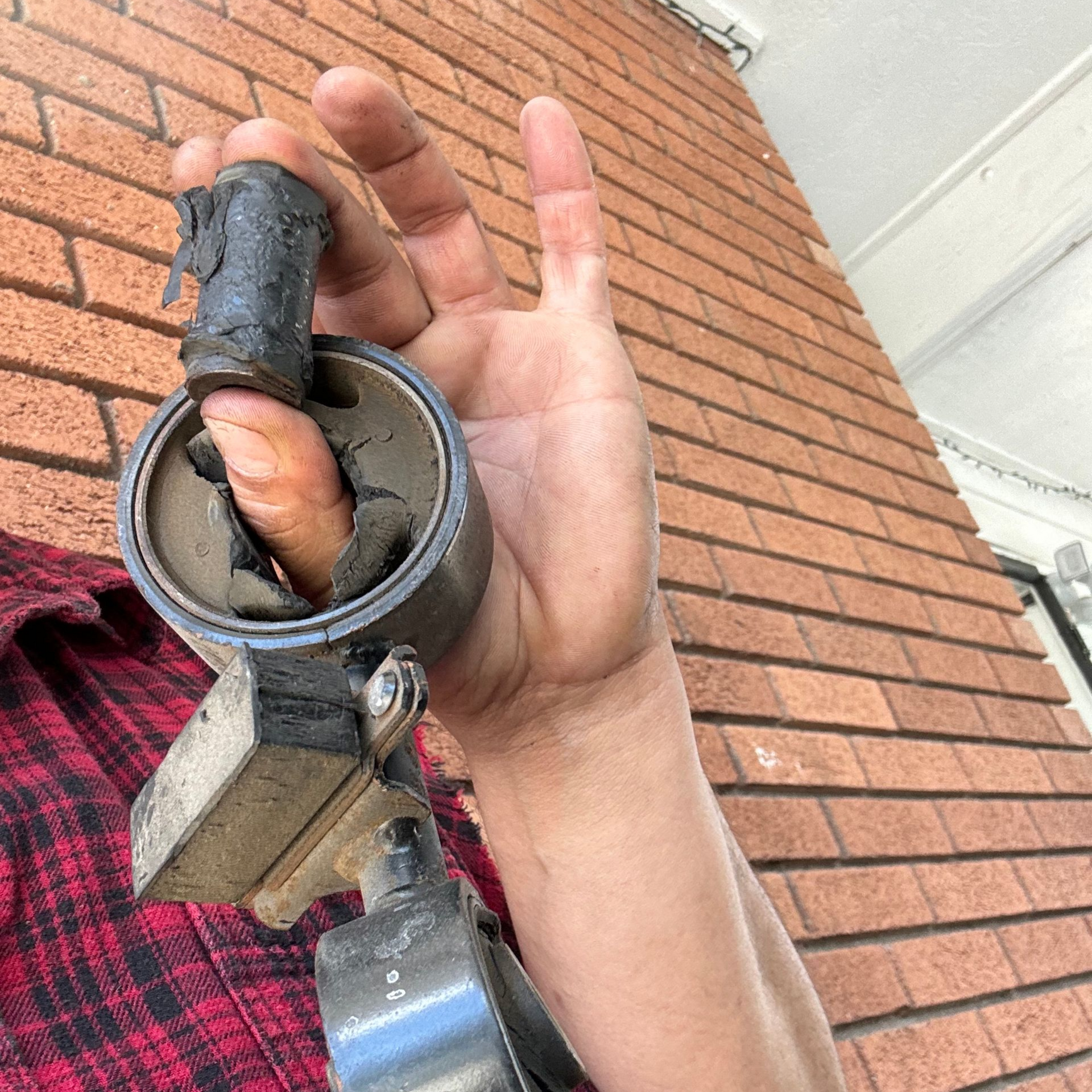 Damaged automotive component identified during mobile vehicle inspection
