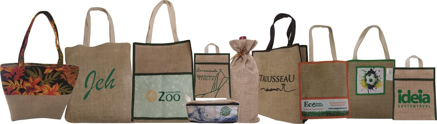Um monte de sacolas com uma delas escrito zoológico