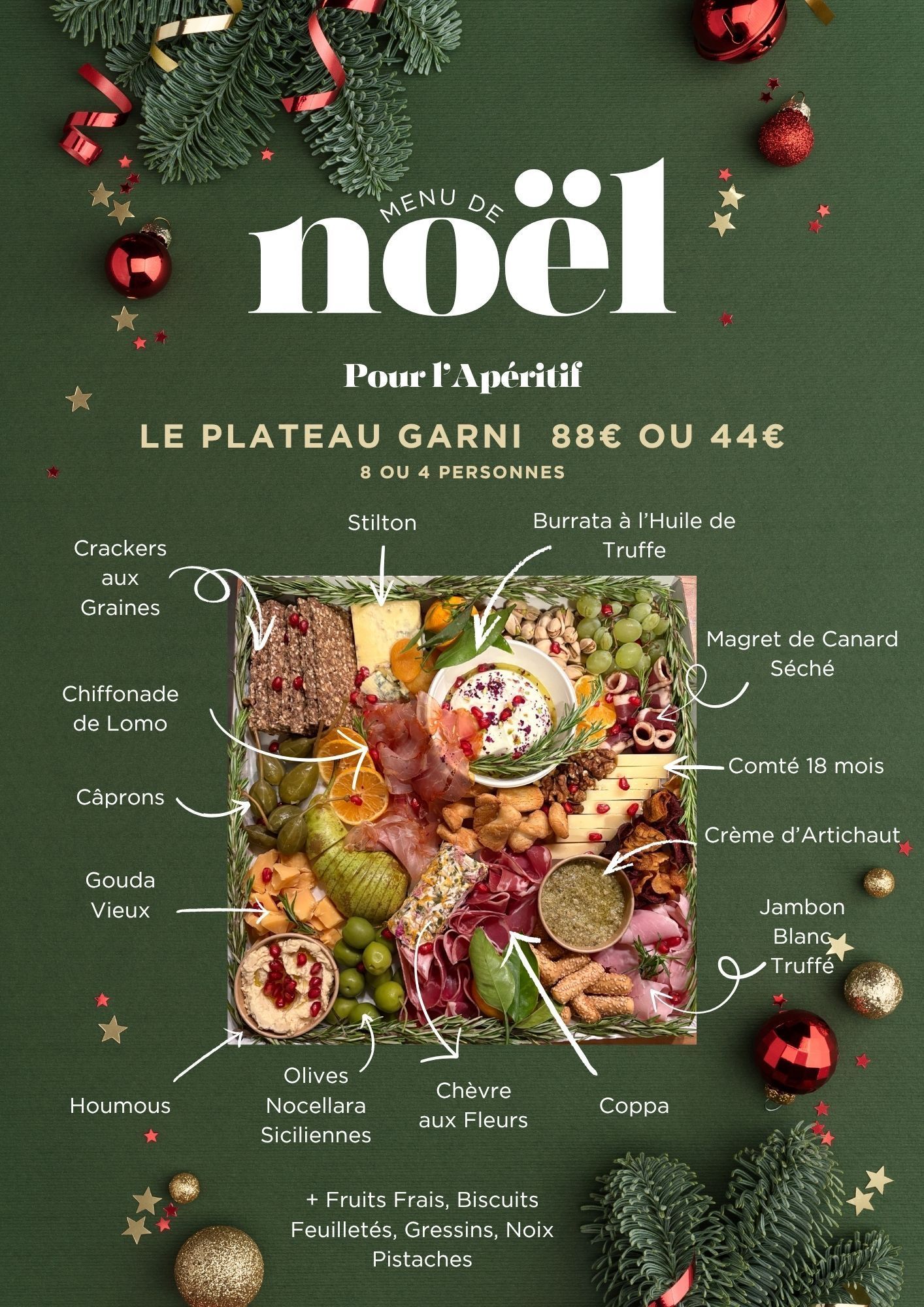 Menu de Noël avec plateau de charcuterie. Vert, avec texte et étiquettes des aliments. Décorations.