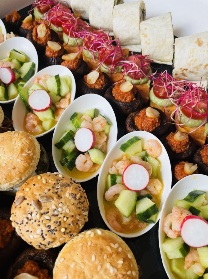 Entrées : mini coupes de crevettes par Chez Bex, traiteur au Havre