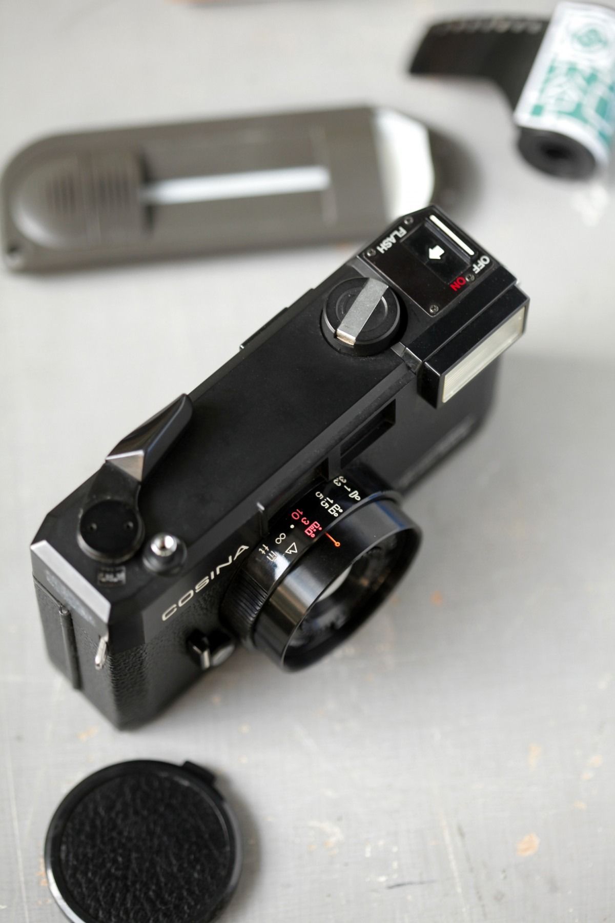 Cosina Flash 35E