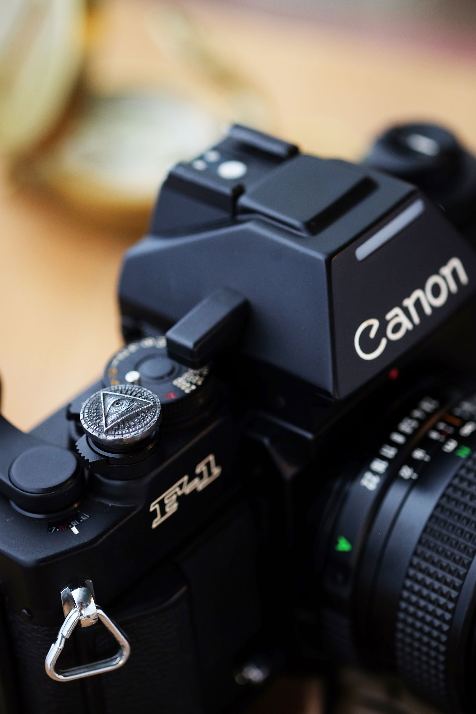 CANON NEW F-1