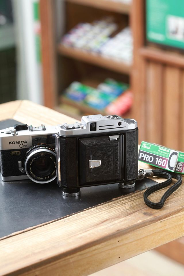 動作確認済】 KONICA PEARL Ⅲ G06-0529-9-10v カメラ 【動作確認済