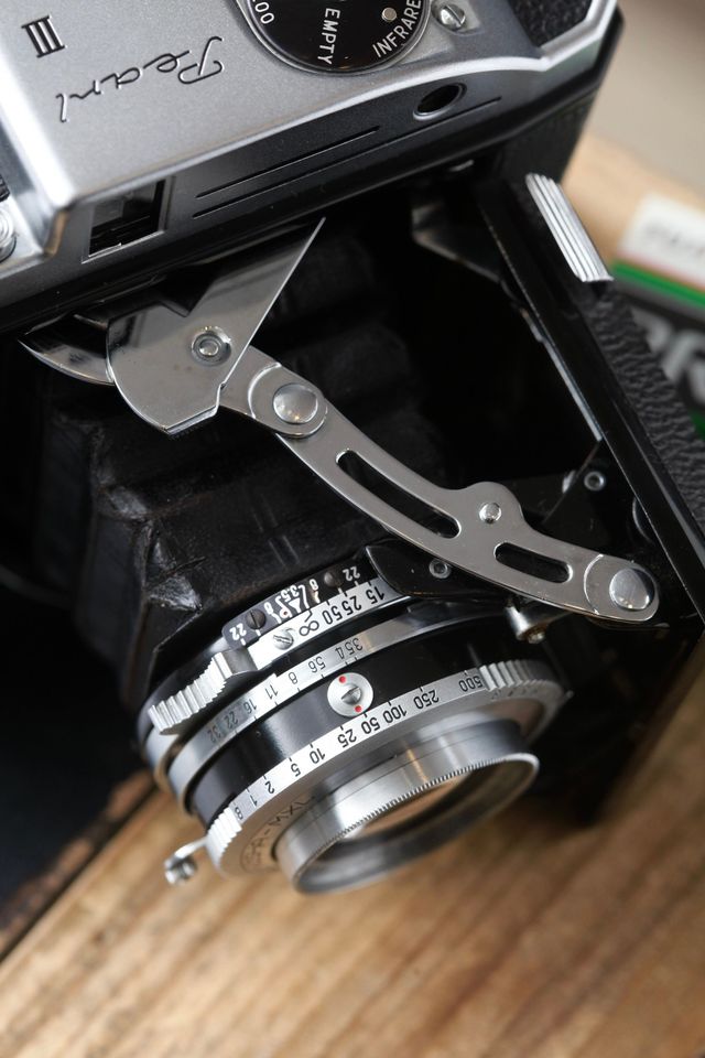 KONICA PEARL III