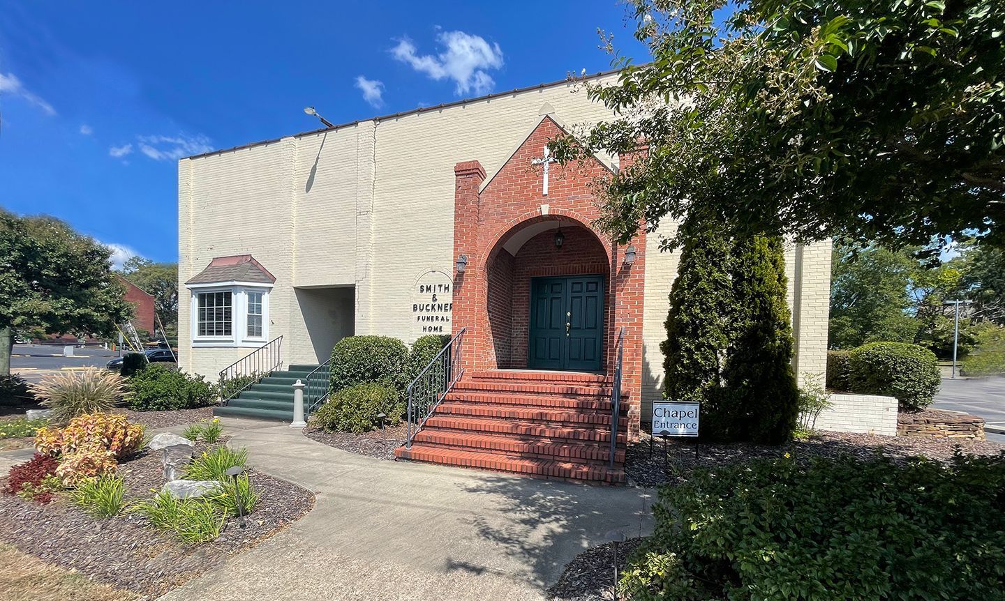 Smith & Buckner Funeral Home Siler City, NC(00)