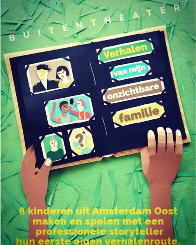 Book cover with hands holding a black booklet titled “Verhalen van mijn onzichtbare familie” on a green background