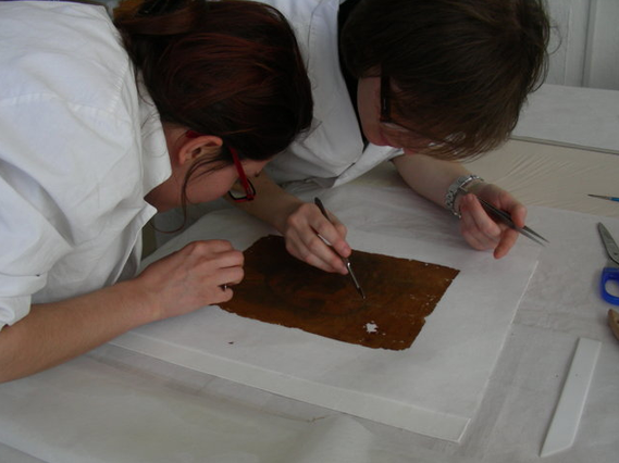 Galleria Sabauda di Torino Peruzzi B.  Testa di giovane donna Disegno a grafite e pastello su carta Durante il restauro Velatura totale su asse