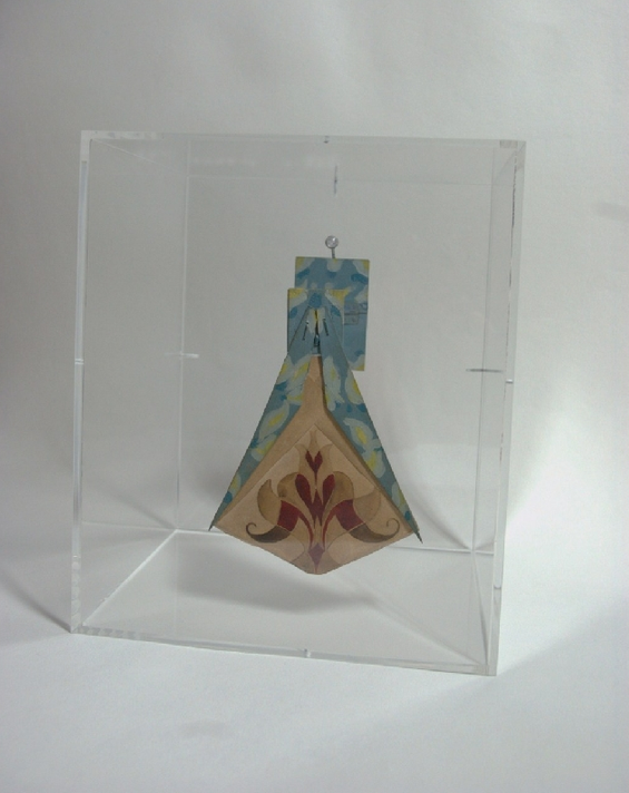 Collezione privata Torino G. Balla Paralume in carta Dopo Montaggio entro teca in plexiglass